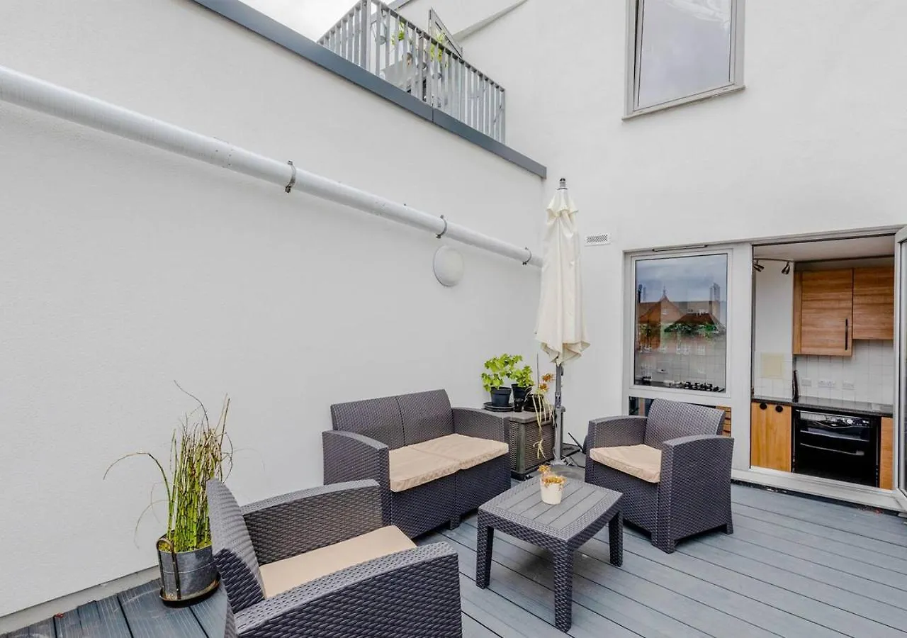 Modern 1Bd Flat In Aldgate East With Terrace Apartment London
