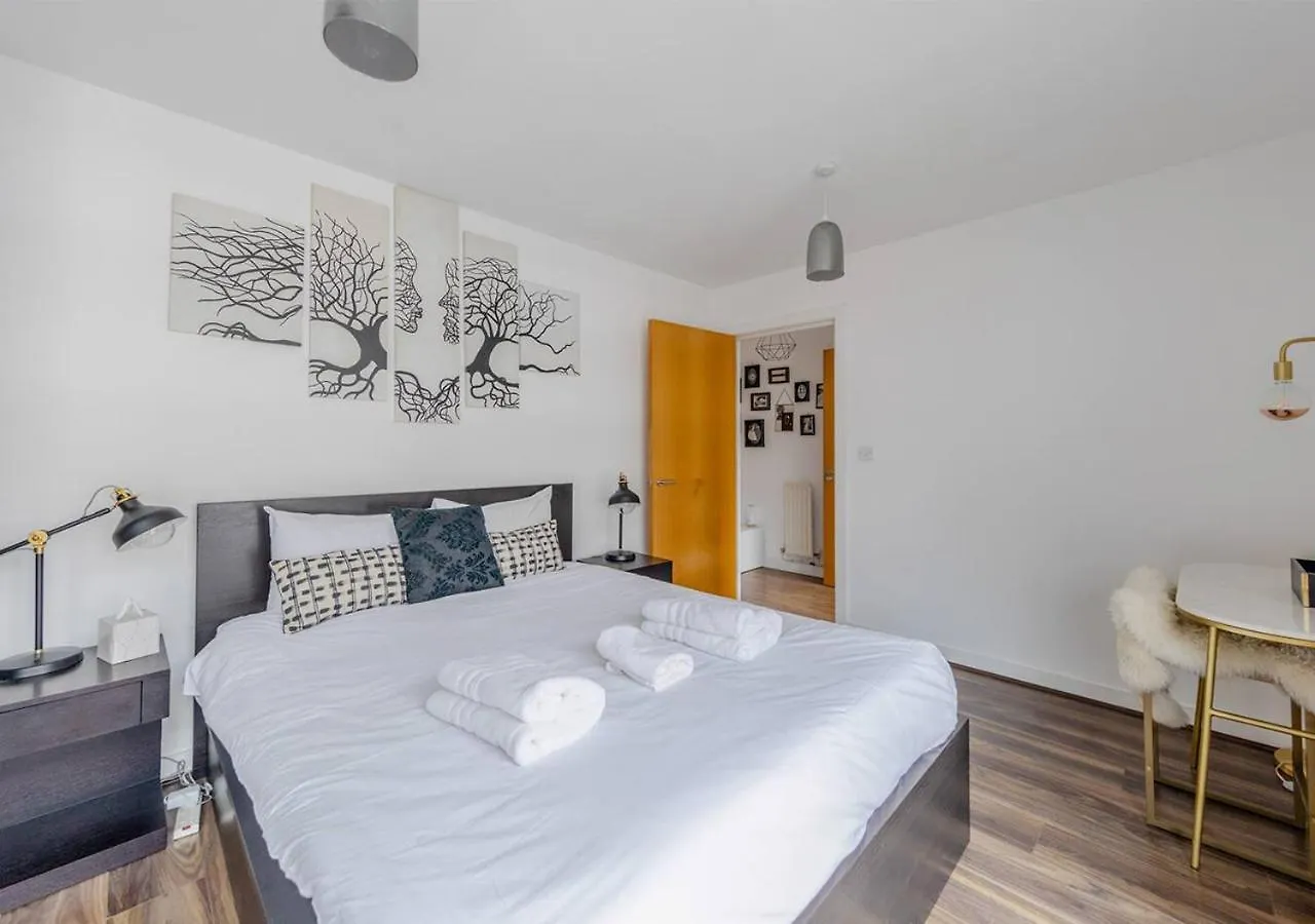 Modern 1Bd Flat In Aldgate East With Terrace Apartment London