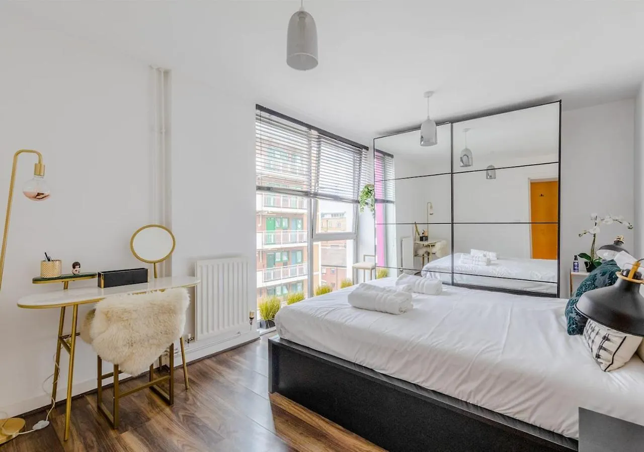 Modern 1Bd Flat In Aldgate East With Terrace Apartment London